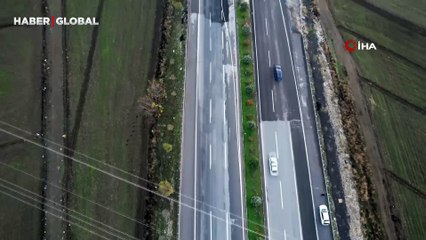 Depremin korkutan izi, altından fay geçen bu yolda halen var!