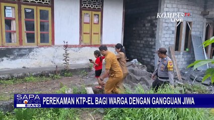Petugas Dispendukcapil Kepulauan Sitaro Lakukan Perekaman E-KTP Bagi Warga dengan Gangguan Jiwa