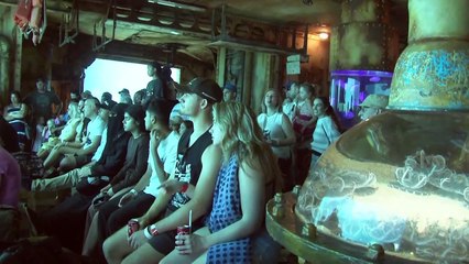 Santa handfeeds rays in Durban aquarium