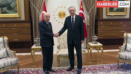 Descargar video: Bahçeli'den Erdoğan'a yerel seçim jesti! MHP, Rize'nin Güneysu ilçesinde aday çıkarmayacak