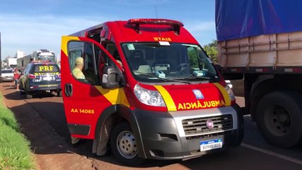 Motociclista quebra o braço após colisão com carro na BR-277