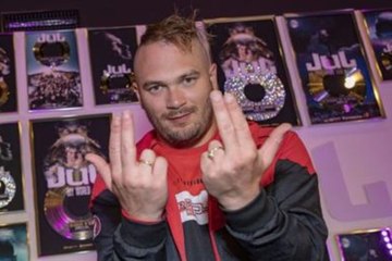 Le nouvel album de Jul, "La route est longue", bat tous les records de l'année 2023.