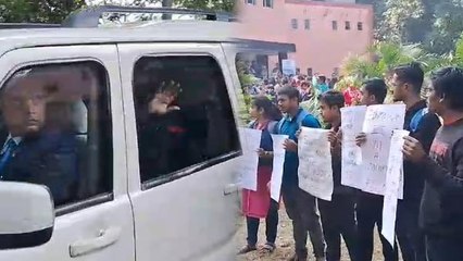 বর্ধমান বিশ্ববিদ্যালয়ে প্রবেশের মুখেই বাধা! রাজ্যপালকে কালো পতাকা তৃণমূল ছাত্র পরিষদের