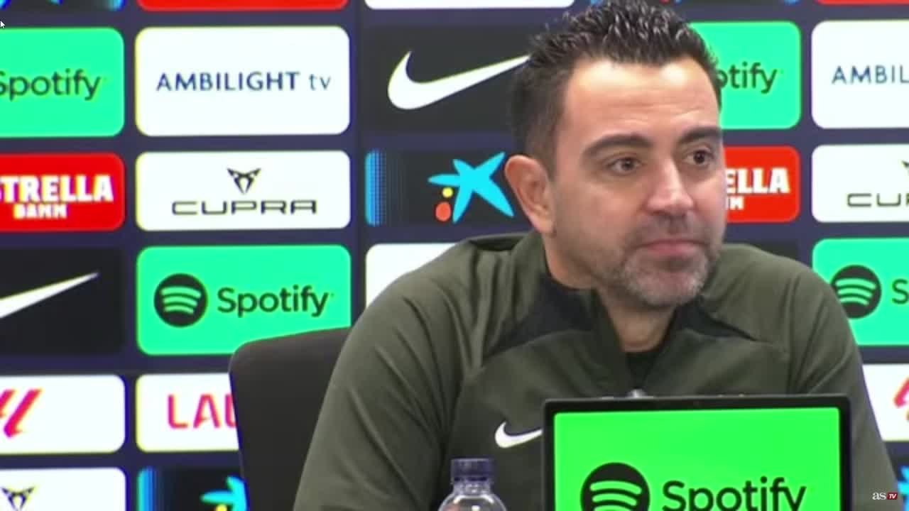 Xavi se engancha con un periodista: “Hace un mes era Ferguson y ahora estoy en la calle”