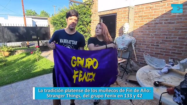 La tradición platense de los muñecos de Fin de Año: Stranger Things, del grupo Fenix en 133 y 42