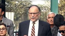 ن لیگی رہنما احسن اقبال کا پی ٹی آئی پر لفظی وار | PML-N leader Ahsan Iqbal verbal attack on PTI... PTI people continue to propagate every falsehood on social media... Secretary General of Pakistan Muslim League-N Ahsan Iqbal is talking to the media.