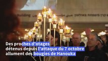 Tel-Aviv: des familles d'otages allument des bougies de Hanouka