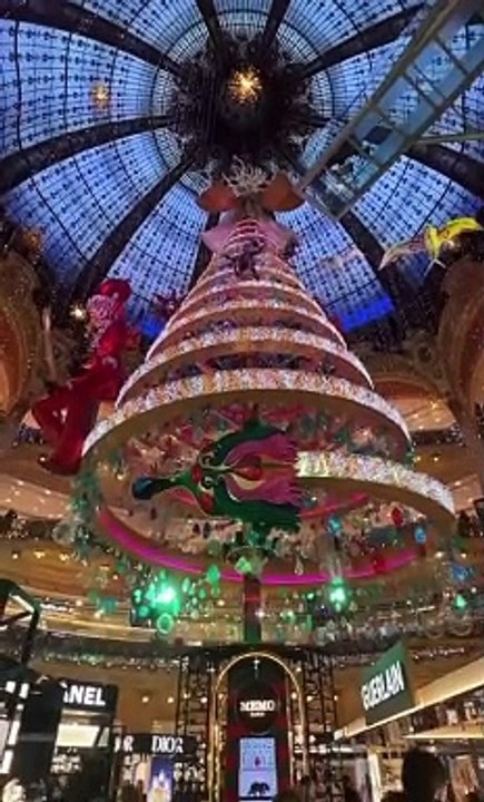 Le sapin de Noël 2023 des Galeries Lafayette !