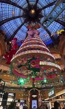 Le sapin de Noël 2023 des Galeries Lafayette !