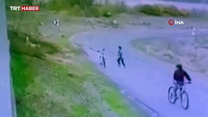 Başkentte bisikletli çocuğa başıboş köpek saldırdı