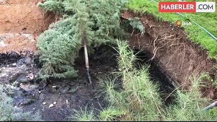Batman'da okul bahçesinde oluşan obruğa hafriyat yüklü kamyon düştü