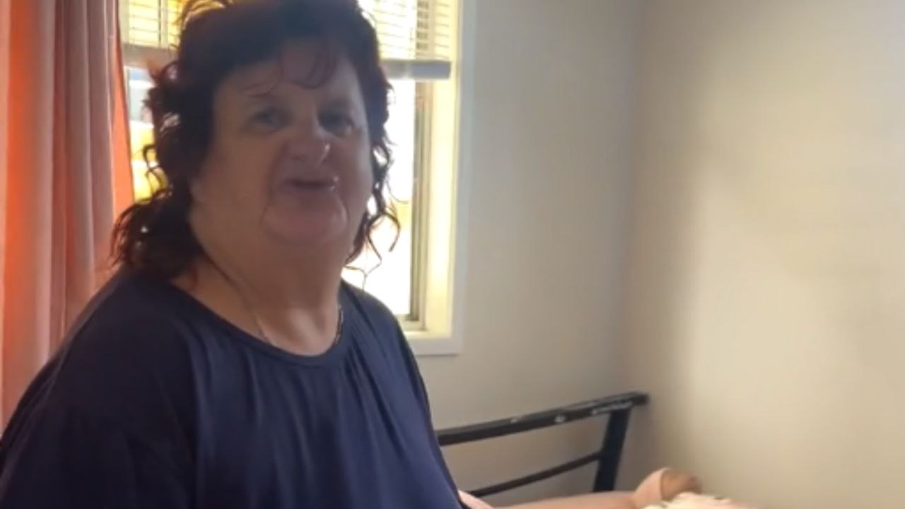 Anxious woman fears losing her doctor's appointment after losing her teeth