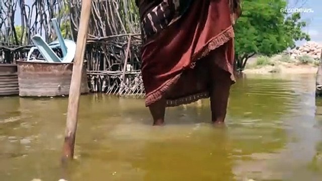 شاهد: الفيضانات تحاصر مئات الأشخاص في كينيا