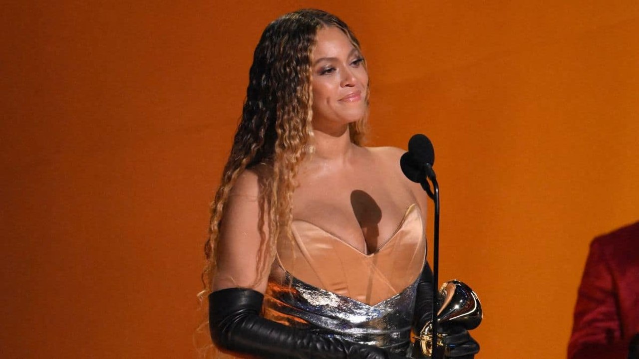 Beyoncé célèbre les 10 ans de son album éponyme avec un nouveau titre explosif !