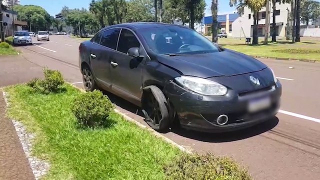 Acidente envolvendo três veículos é registrado na Avenida Tancredo Neves