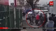 Graban a vecinos dando golpiza a un ladrón en Ecatepec