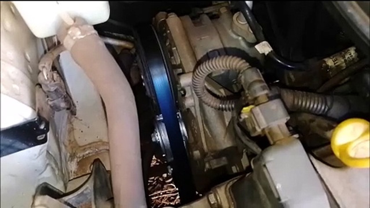 Partida em um motor de combustão interna demonstra a inércia em iniciar movimento