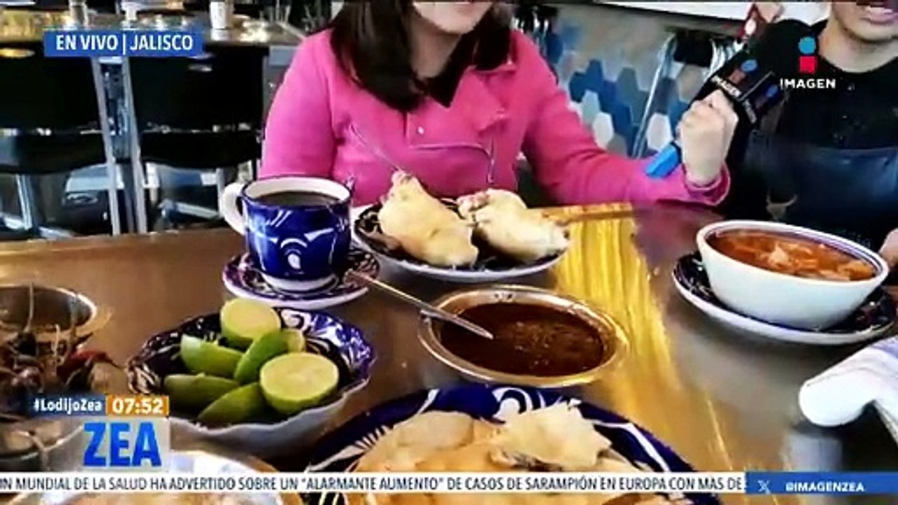 Nallely Medina desayuna molletes con arrachera en "La Estancia"