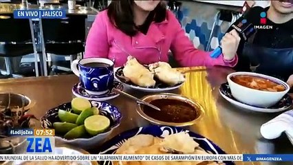 Nallely Medina desayuna molletes con arrachera en "La Estancia"