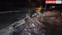 Çanakkale'de Kepez deresi taştı, sahil yolu trafiğe kapatıldı