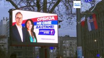 Serbia alle urne domenica: l'opposizione sfida il presidente Vučić, il suo partito è il favorito