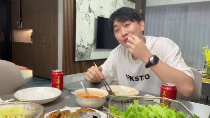 Introducing typical Indonesian food to Chinese families