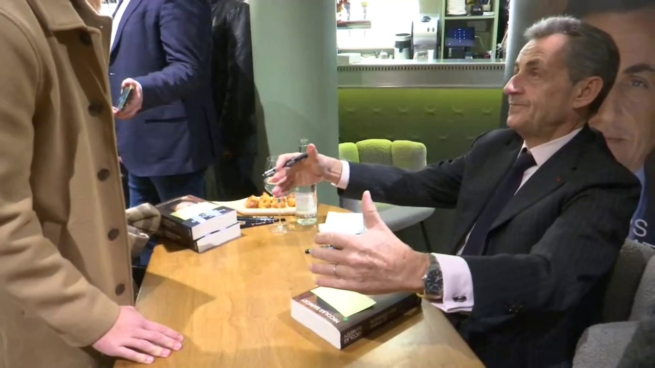 "Il se porte bien": la remarque de Nicolas Sarkozy sur François Hollande