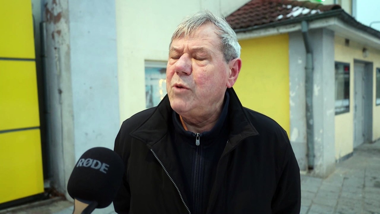 Zima nie zatrzymuje prac przy budowie zejścia na plażę w Łebie