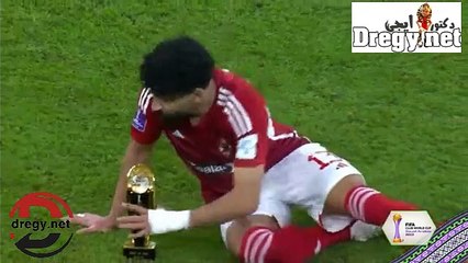 مروان يتسلم جائزة افضل لاعب في مباراة الاهلى والاتحاد