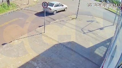 Câmera de segurança registra acidente na Avenida Barão do Rio Branco