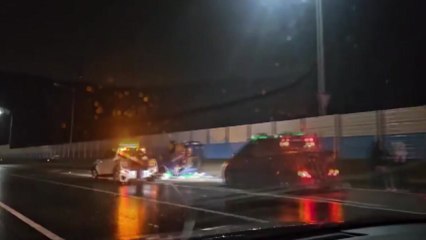 용인서울고속도로 화물차 전복...빙판길 미끄러짐 조사 / YTN