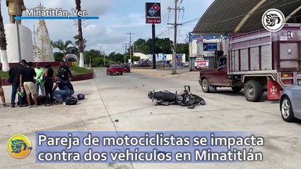 Pareja de motociclistas se impacta contra dos vehículos en Minatitlán