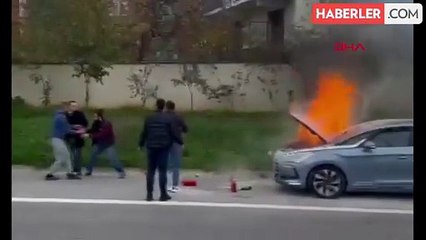 Kartal TEM Bağlantı Yolu'nda Otomobil Yangını