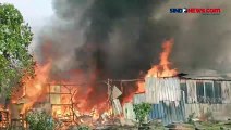 Diduga Korsleting Listrik, Puluhan Lapak Pengepul Barang Bekas di Jaktim Terbakar