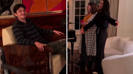 Video: Catherine Zeta-Jonesin poika näyttää hämmentyneeltä katsellessaan äitinsä laulavan walesilaisia lauluja ystävien kanssa