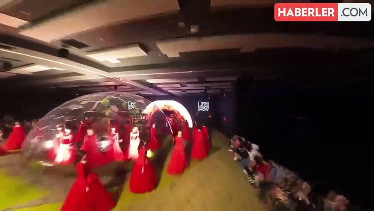 Antalya'da top model geçidi! Victoria Secret ve Türk mankenler podyumda fırtına estirdi