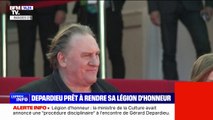 Gérard Depardieu met sa Légion d'honneur 
