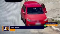 Vídeo mostra 16 pessoas saindo de dentro de carro de passeio em Aparecida de Goiânia