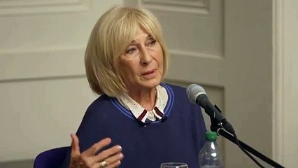 Ayşe Kulin uyardı: 'Birisi bize kendinize gelin diyor'