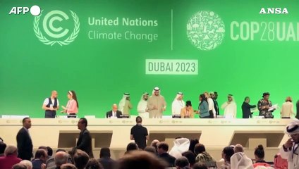 Storico accordo a Dubai, al via l'addio a gas e petrolio