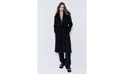 Le manteau noir en laine de Zara : un incontournable pour affronter l'hiver avec élégance !