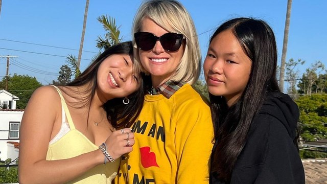 Laeticia Hallyday dénonce les actes racistes et les menaces de mort contre Jade et Joy, ses deux filles