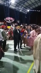 El curioso regalo que recibió un joven en su graduación
