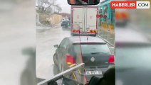İstanbul'da yağış ve fırtına! Ağaç otomobilin üzerine devrildi, İETT otobüsünü su bastı
