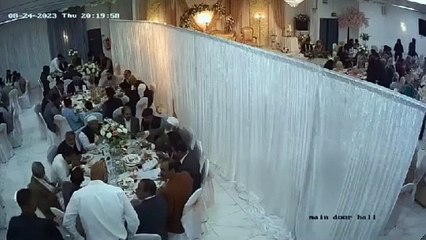 شادی کی تقریب کھلے اکھاڑے میں تبدیل  لاتوں،مکوں،ڈنڈوں کا آزادانہ استعمال،ہال میں موجود کرسیاں ایک دوسرے پر اچھال دی،برطانیہ میں ایک فیملی جس کا تعلق ڈڈیال سے بتایا جارہا ہے  کی شادی تقریب میں  لڑائی مار کٹائی عروج پر سوشل