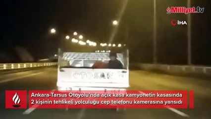 Kamyonet kasasında tehlikeli yolculuk kamerada