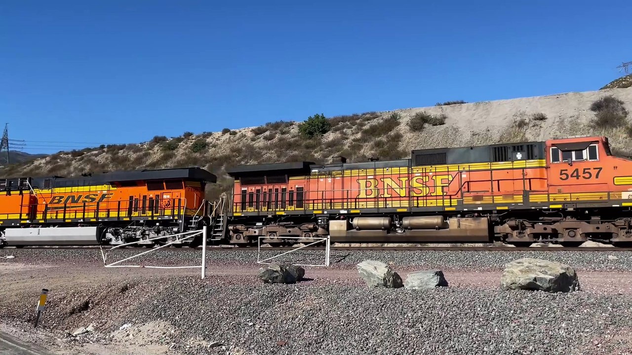 BNSF 7190 Leads Westbound Intermodal Stack Train Passes Through Blue Cut CA