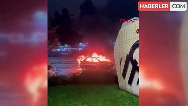 Beşiktaş'ta Park Halindeki Cip Alev Alev Yandı