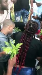 Así enterraron a La Pluma