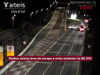 Ônibus usa área de escape e evita acidente na BR 376